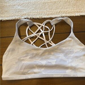 Lululemon free to be wild bra size 8